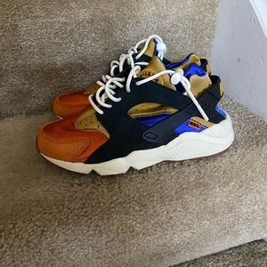 Women’s size 8 Nike Air Huarache